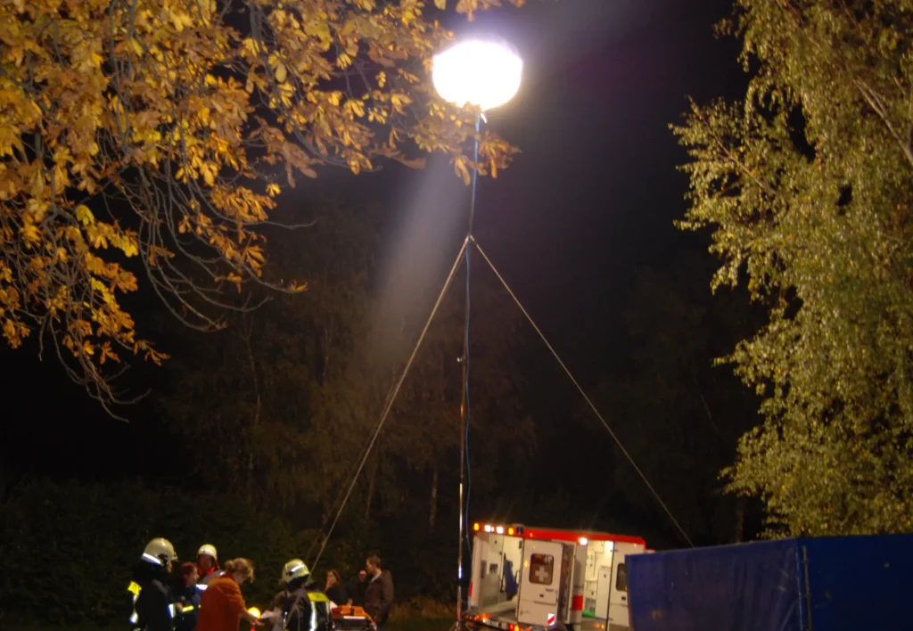 Leuchtballon an einer Unfallstelle